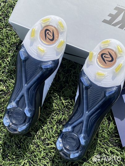 Бутсы Nike Phantom Luna