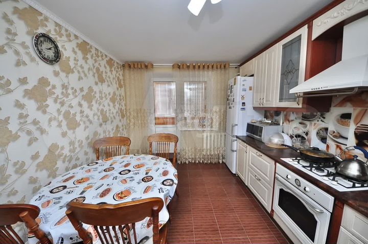 2-к. квартира, 70,2 м², 1/6 эт.