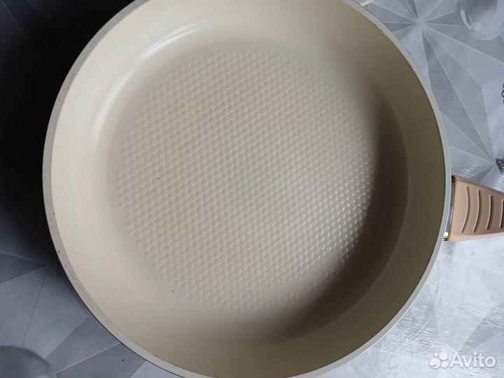 Сковорода с керамическим антипригарным покрытием