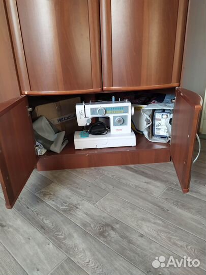 Шкаф угловой, двух створчатый