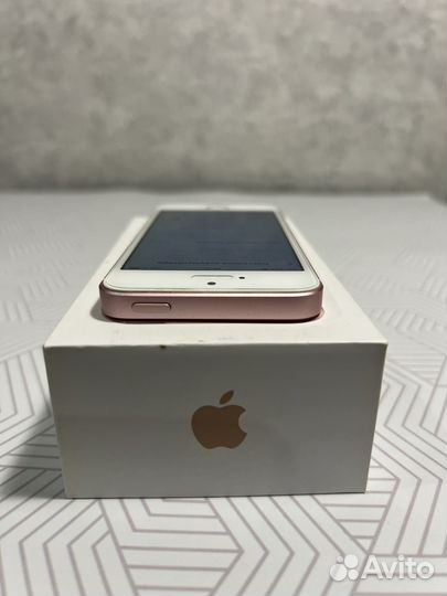 iPhone SE, 32 ГБ