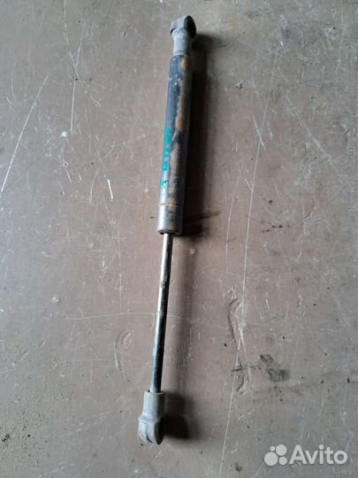 Амортизатор капота Volvo S80