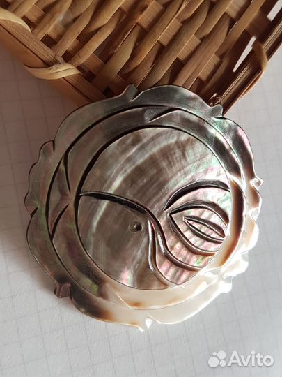 Резные подвески из натурального перламутра