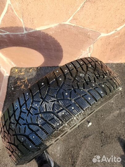 Bridgestone Blizzak Spike-02 235/65 R18