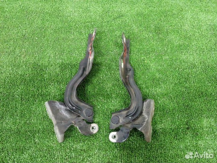 Петля капота Chevrolet Aveo T300 F16D4 2012