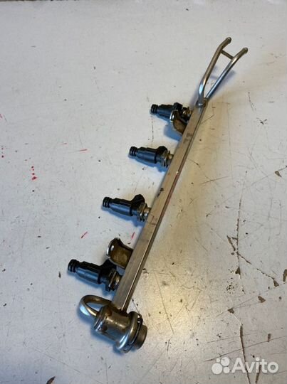 Топливная рампа Volkswagen Jetta 9M2 AWW 2001