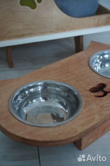 Кормушка для кошки, подставка для мисок