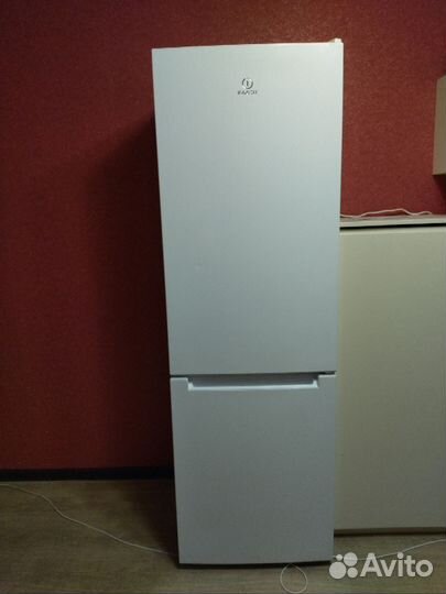 Холодильник indesit