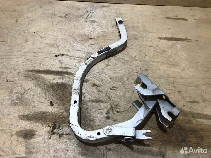 Петля крышки багажника Toyota Mark II