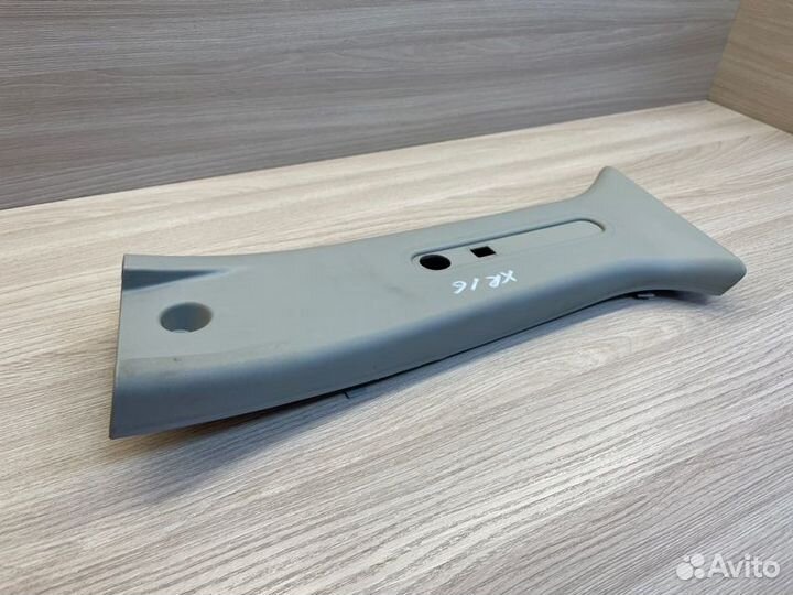 Обшивка средней стойки левая LADA X-Ray