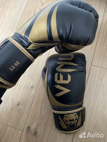 Боксерские перчатки 12 oz venum