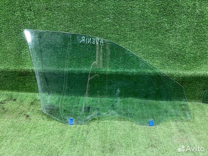 Стекло двери переднее левое Nissan Avenir 2000