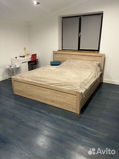 Кровать двухспальная с матрасом 1800х2000