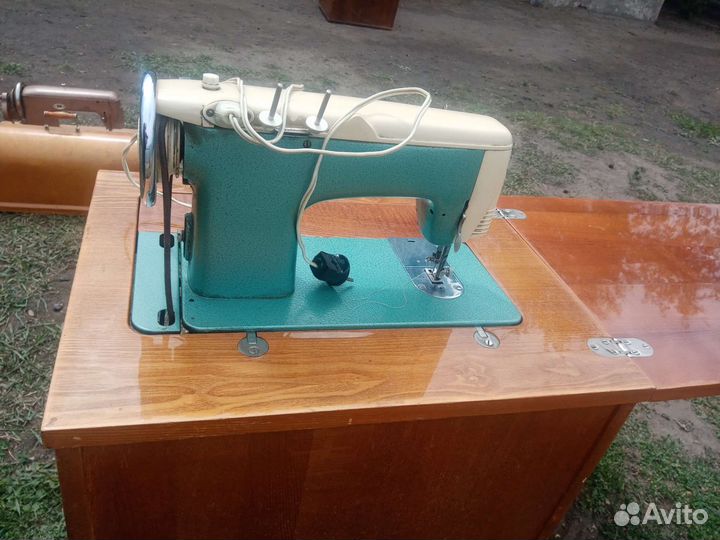 Машинка швейн ножная