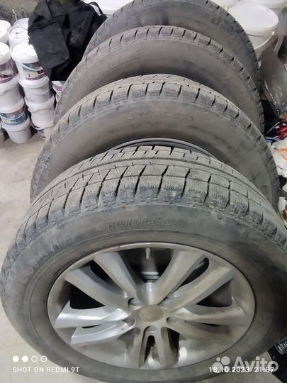 Bridgestone Blizzak Revo GZ 225/60 R17