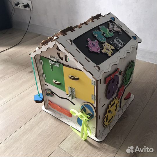 Бизиборд домик большой со светом
