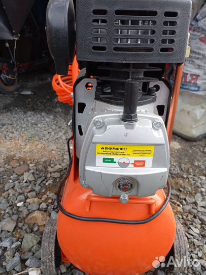 Продам компрессор поршневой электрическийй