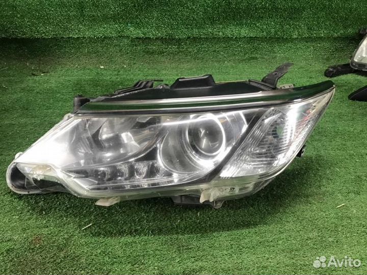 Фара левая Toyota Camry