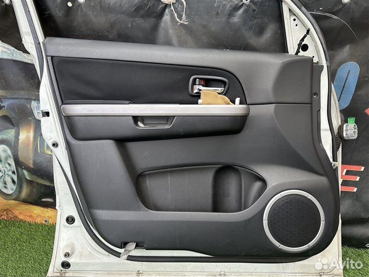 Дверь передняя левая Suzuki Escudo/Grand Vitara