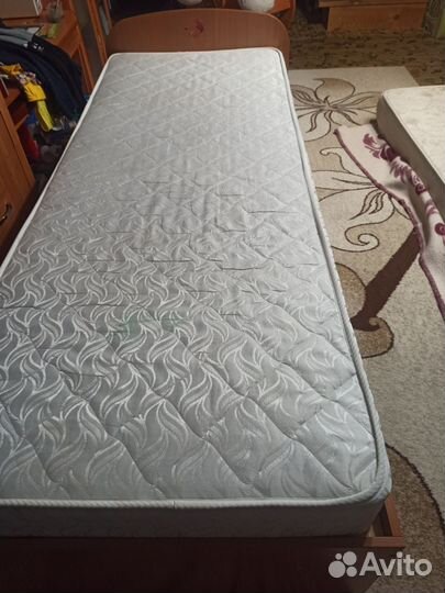Кровать с матрасом