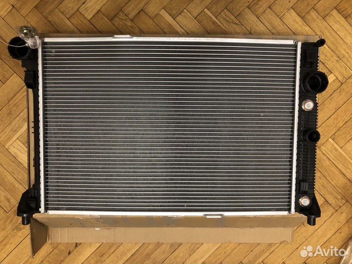 Радиатор Mercedes 204 212 A2045000603