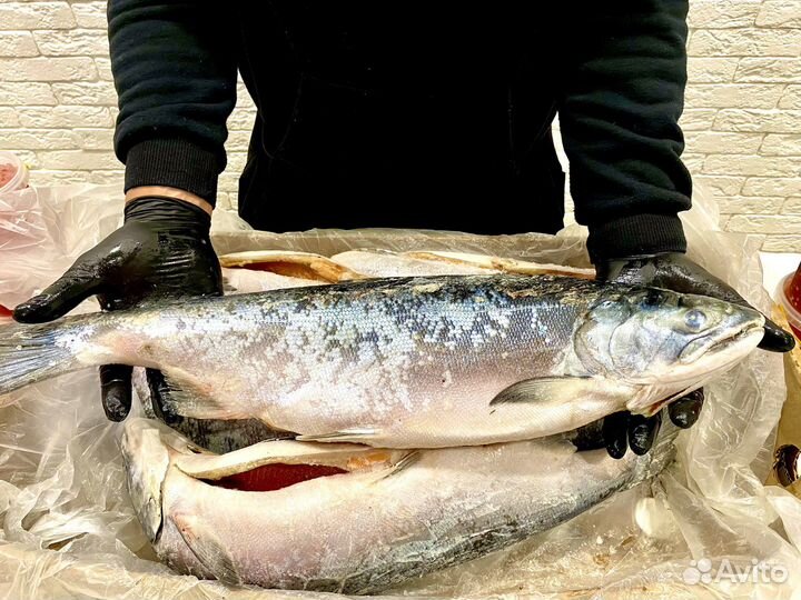 Красная икра, рыба, морской гребешок, краб