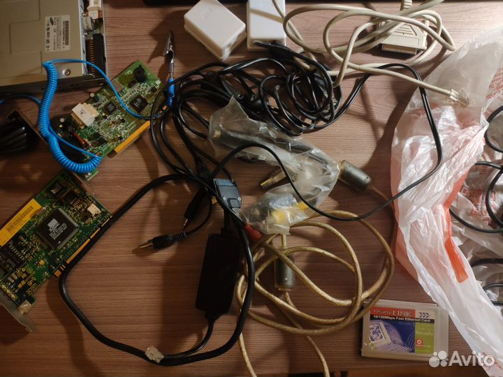 Компьютерные кабеля и оборудование