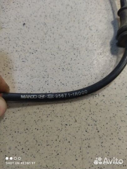 Датчик abs передний правый Kia Rio 3