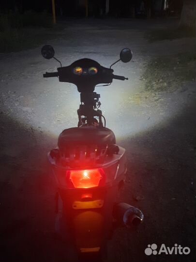 Скутер 150 кубов на хорошем ходу