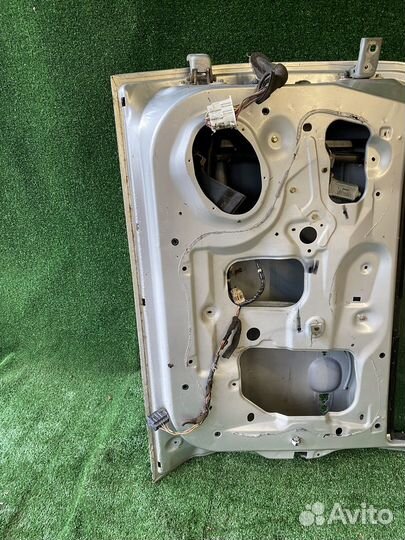 Передняя правая дверь Mazda Tribute