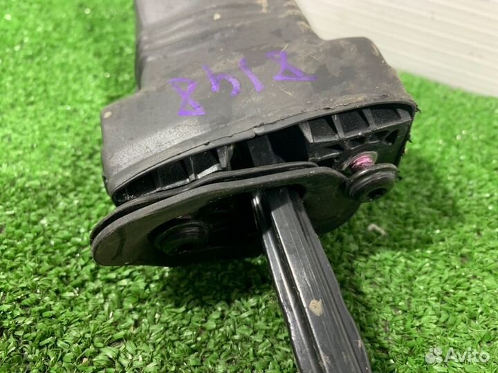 Ограничитель двери передний Audi A6 С7 chva 2012