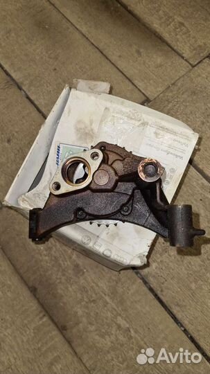 Масляный насос 06A115121