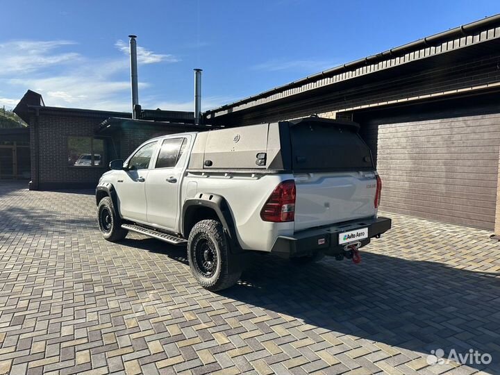 Toyota Hilux 2.4 AT, 2022, 2 800 км