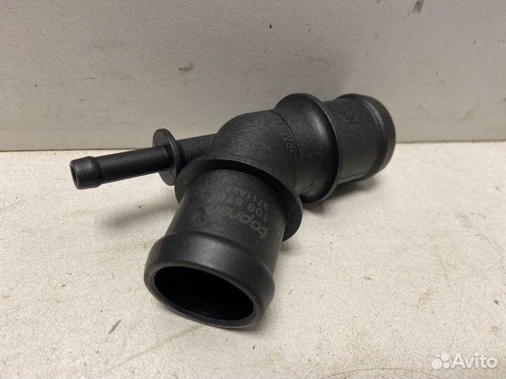 Фланец системы охлаждения Volkswagen Golf Iv/Bora