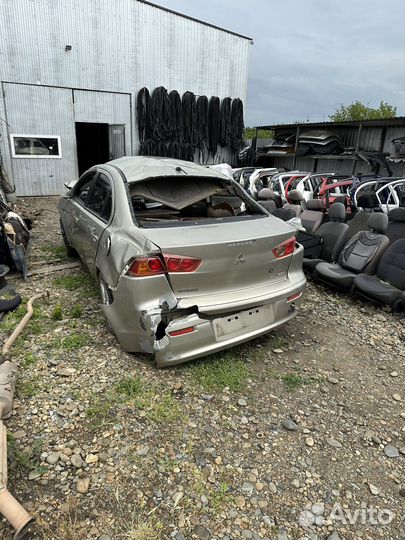 В разборе Mitsubishi Lancer 10