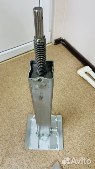 AA60284 Домкратная стойка