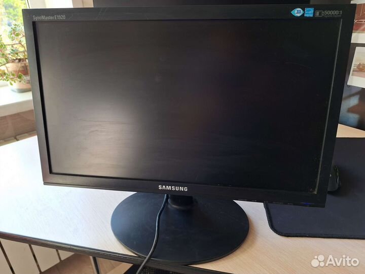 Монитор Samsung