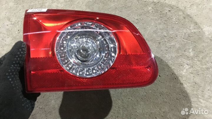 Фонарь крышки багажника правый Volkswagen Passat B