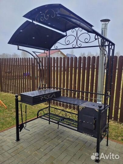 Кованый мангал с крышей и печкой