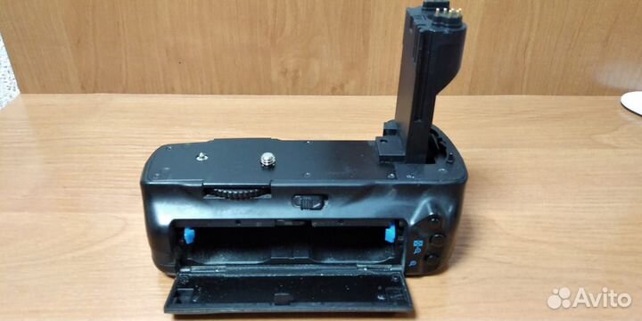 Батарейный блок - рукоятка. Для Canon 5 D M2