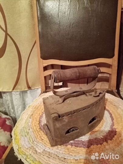 Старый утюг жаровый