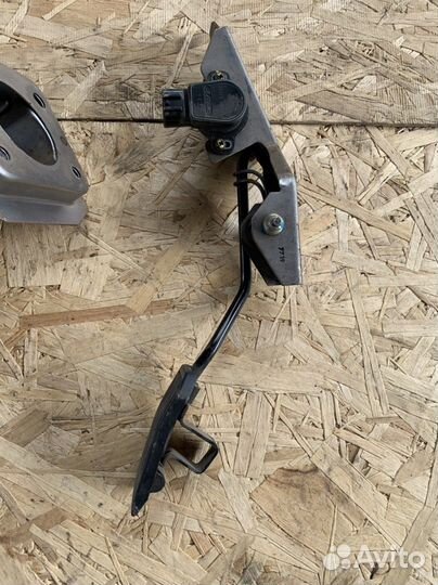 Nissan almera classic педаль