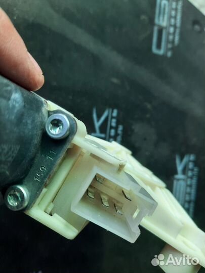 Мотор стеклоподьемника двери mersedes w 204