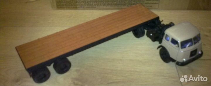 Модель треллера Henshel. 1/43. Eligor