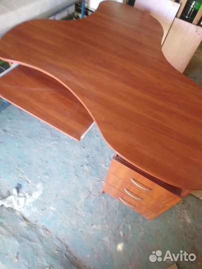 Стол компьютерный офисный