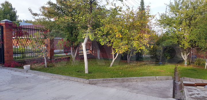 Коттедж 325 м² на участке 15 сот.