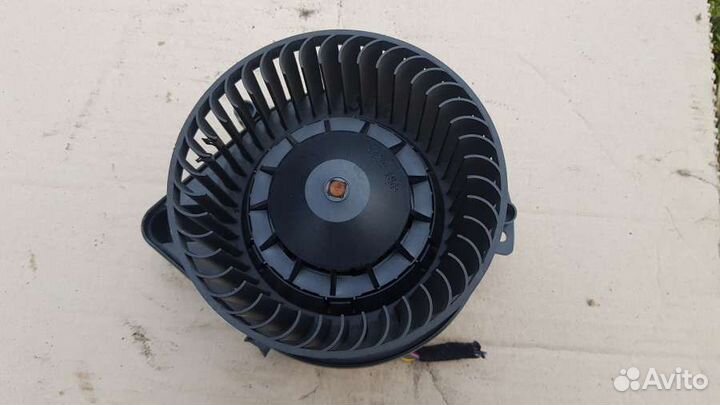 Моторчик печки Audi A4 8E1820021E