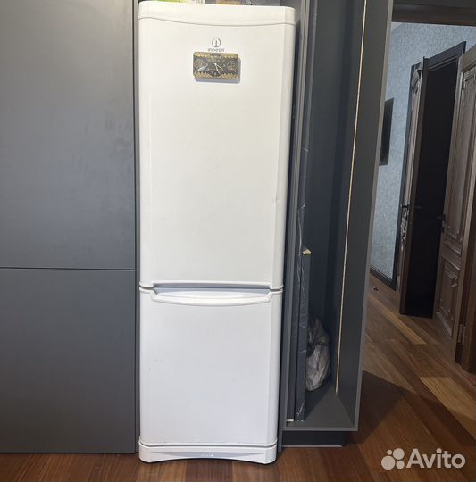 Холодильник indesit