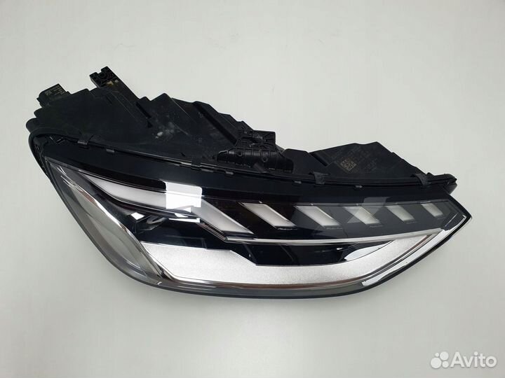 Фара правая Audi A4 B9 8W0941034D