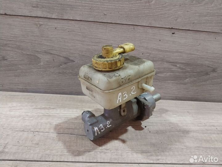 Главный тормозной цилиндр Volkswagen Golf 4 Bora